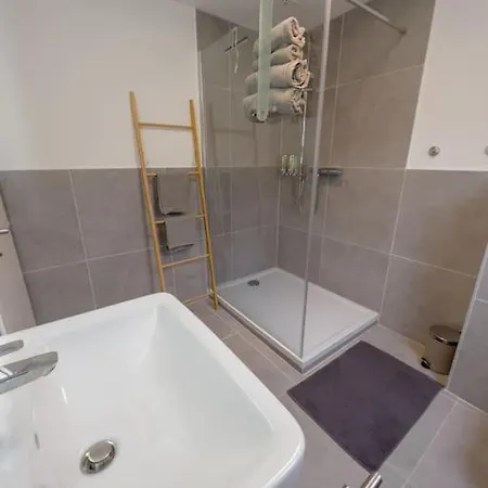 2-zimmer 52 Qm Bis Zu 4 Personen Apartment Winningen